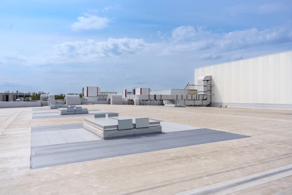 Navigating Commercial Roofing in Sarasota: The Dos and Don’ts