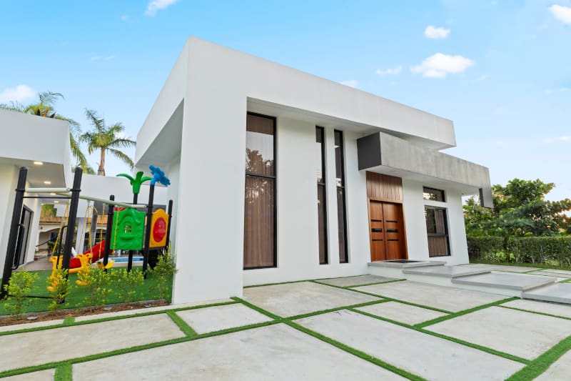 image of contemporary Florida home